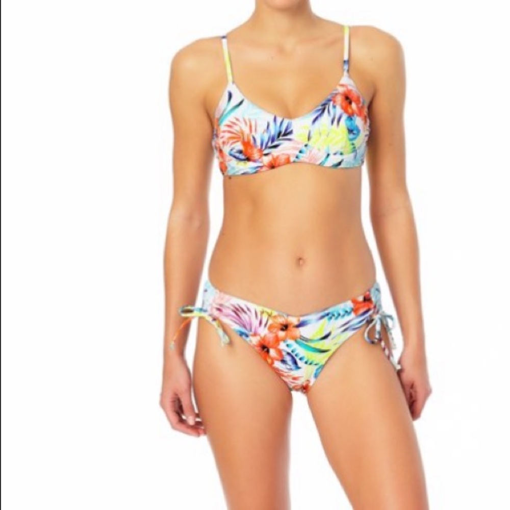 🌹No Boundaries Underwire Floral Swim Top🌹